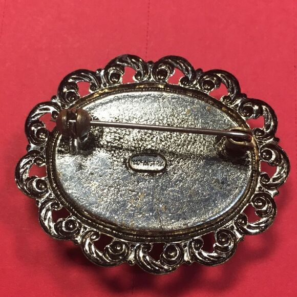 Victorian themed Brooch - Picture 2 of 2